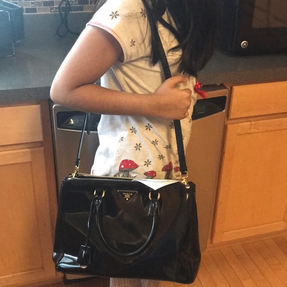 Prada - Picture 4 of 4